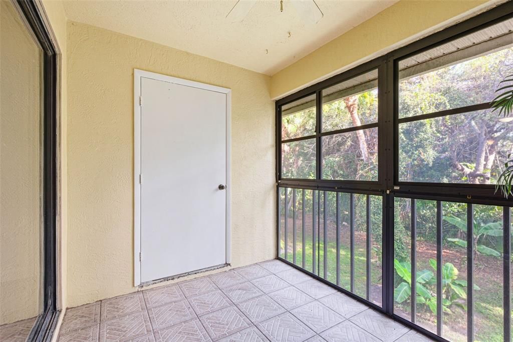 For Sale: $185,000 (2 beds, 2 baths, 910 Square Feet)