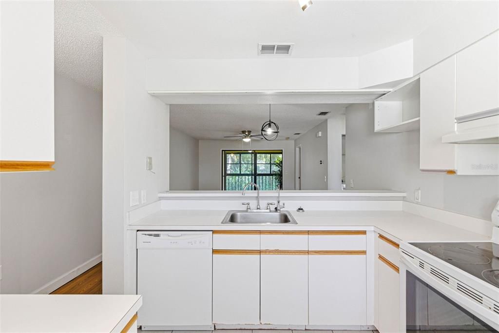 For Sale: $185,000 (2 beds, 2 baths, 910 Square Feet)