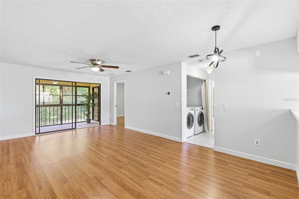 For Sale: $185,000 (2 beds, 2 baths, 910 Square Feet)