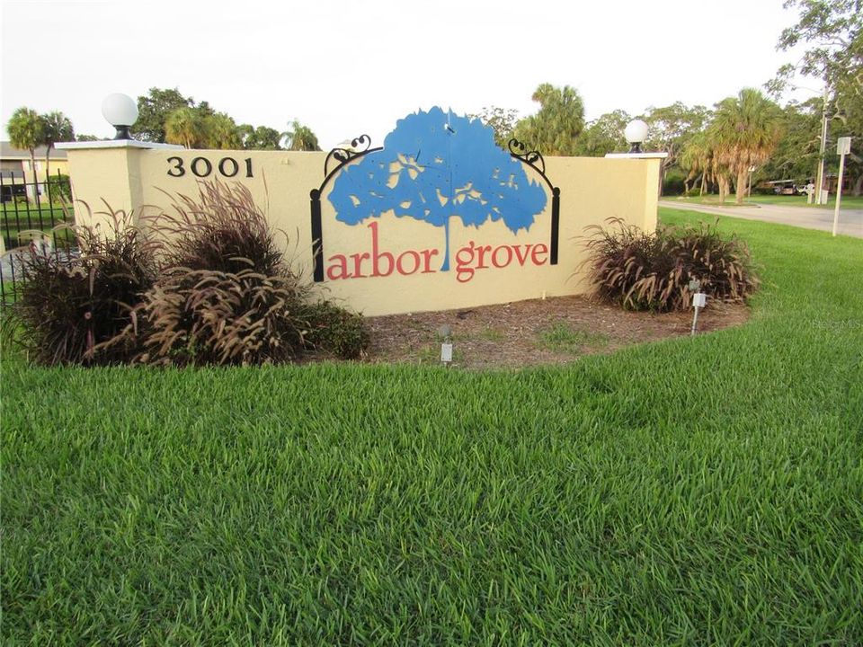 For Sale: $185,000 (2 beds, 2 baths, 910 Square Feet)