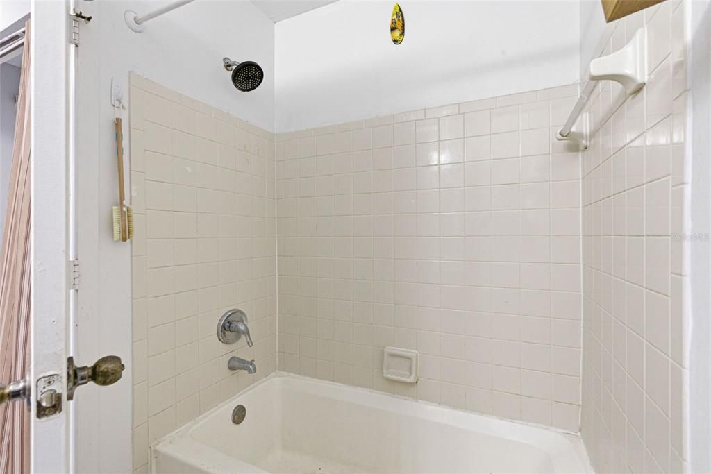 For Sale: $185,000 (2 beds, 2 baths, 910 Square Feet)