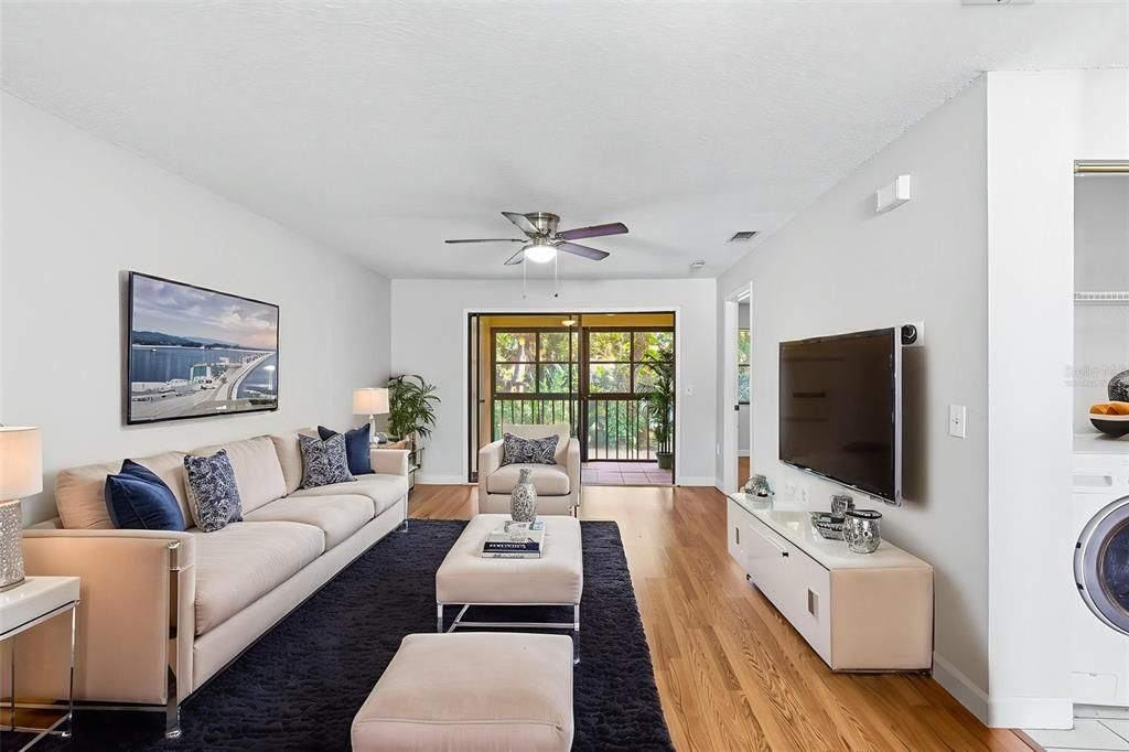 For Sale: $185,000 (2 beds, 2 baths, 910 Square Feet)