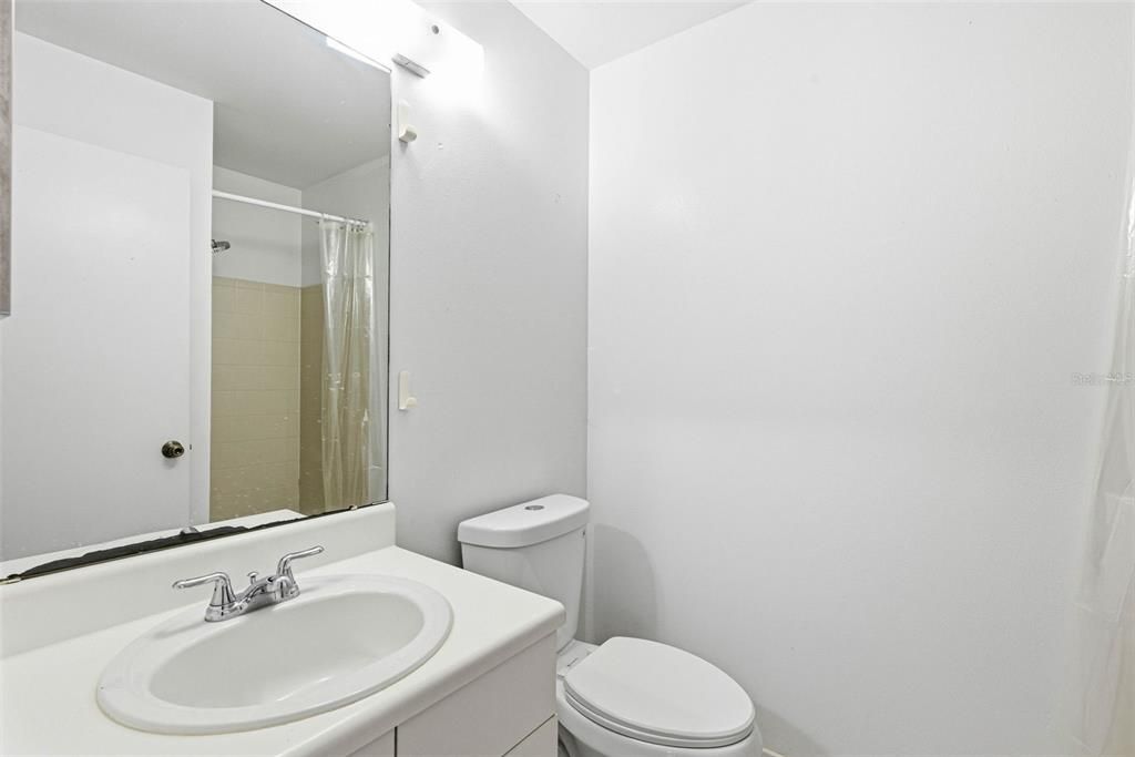 For Sale: $185,000 (2 beds, 2 baths, 910 Square Feet)