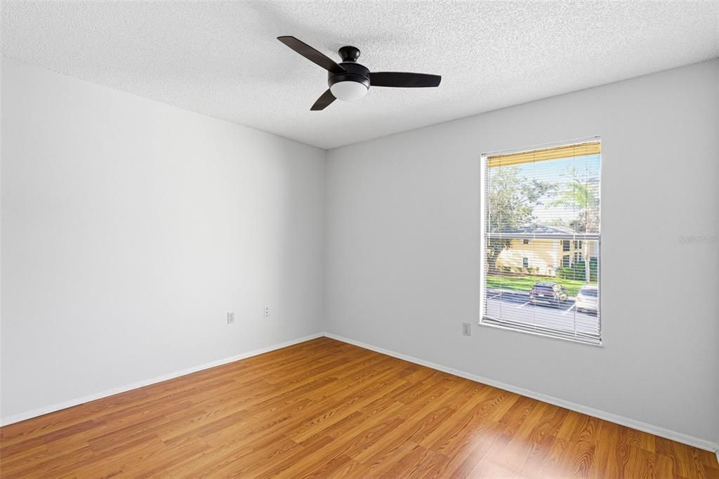 For Sale: $185,000 (2 beds, 2 baths, 910 Square Feet)