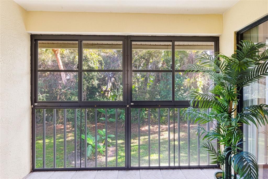 For Sale: $185,000 (2 beds, 2 baths, 910 Square Feet)