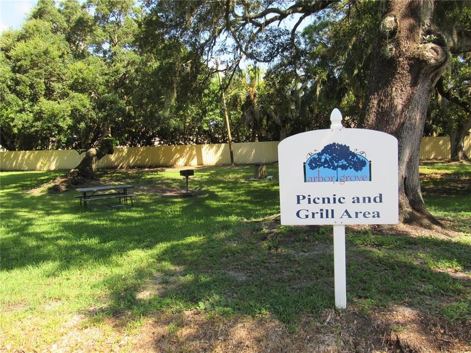 For Sale: $185,000 (2 beds, 2 baths, 910 Square Feet)