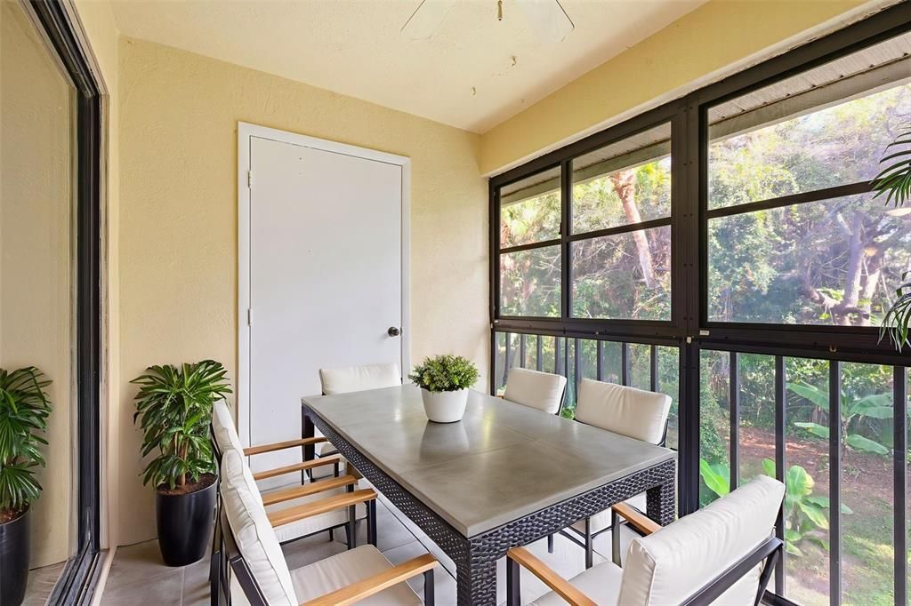 For Sale: $185,000 (2 beds, 2 baths, 910 Square Feet)