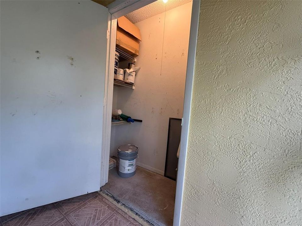 For Sale: $185,000 (2 beds, 2 baths, 910 Square Feet)