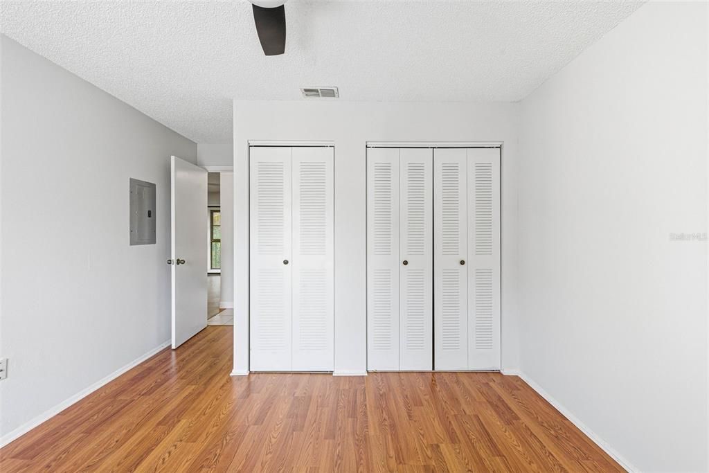 For Sale: $185,000 (2 beds, 2 baths, 910 Square Feet)