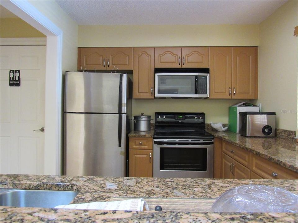 For Sale: $185,000 (2 beds, 2 baths, 910 Square Feet)