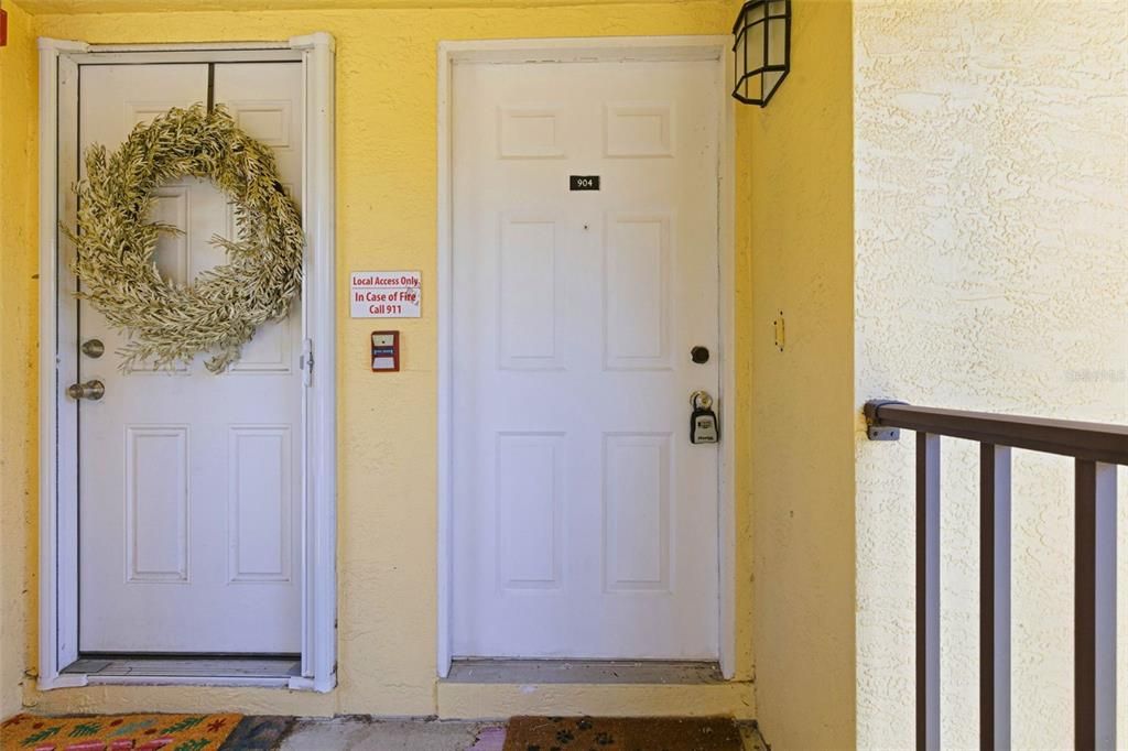 For Sale: $185,000 (2 beds, 2 baths, 910 Square Feet)