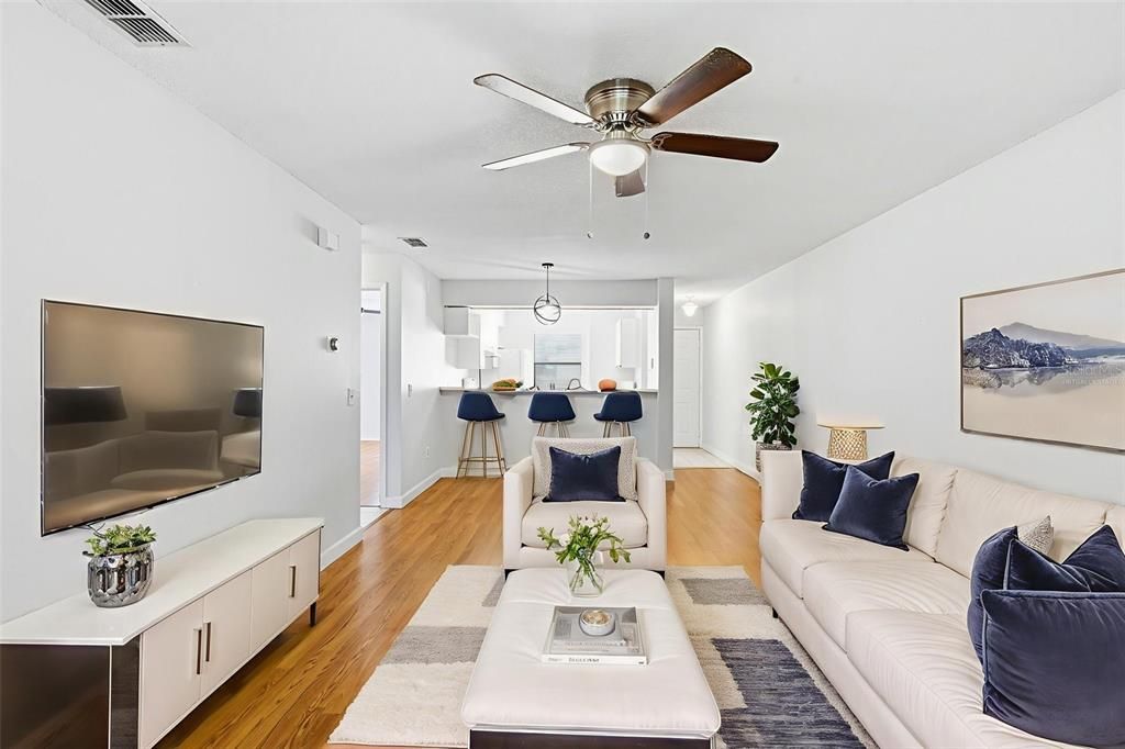 For Sale: $185,000 (2 beds, 2 baths, 910 Square Feet)