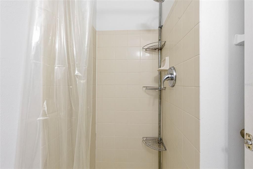 For Sale: $185,000 (2 beds, 2 baths, 910 Square Feet)