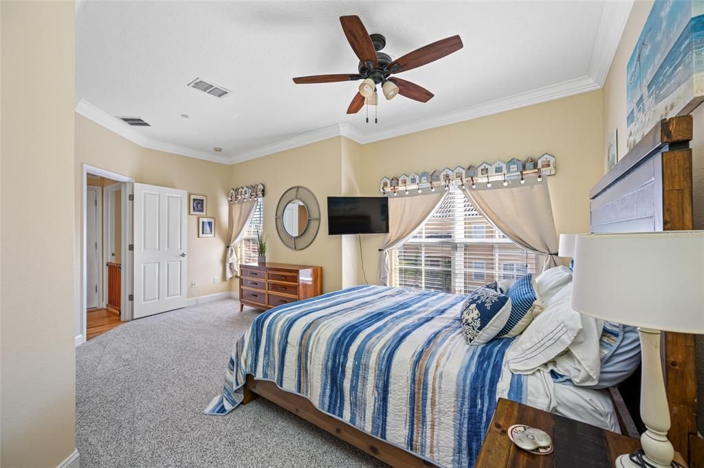 For Sale: $439,900 (3 beds, 3 baths, 2122 Square Feet)