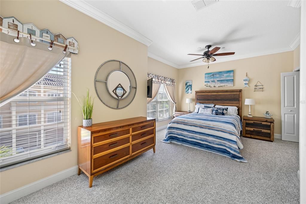 For Sale: $439,900 (3 beds, 3 baths, 2122 Square Feet)