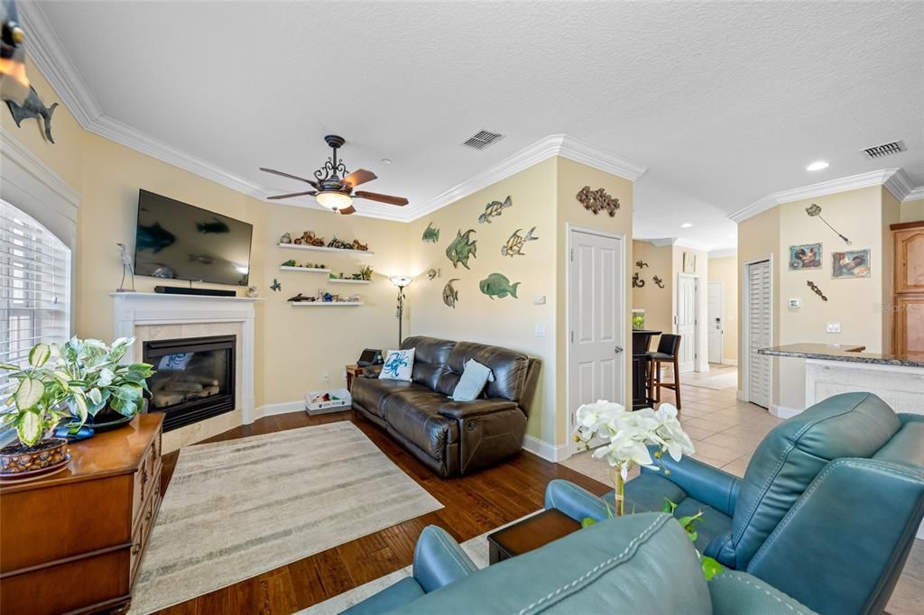 For Sale: $439,900 (3 beds, 3 baths, 2122 Square Feet)