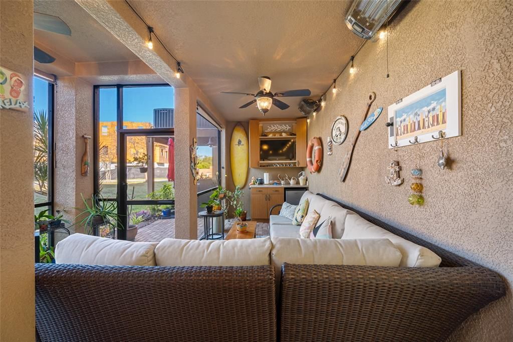 For Sale: $439,900 (3 beds, 3 baths, 2122 Square Feet)