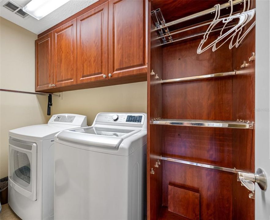 For Sale: $439,900 (3 beds, 3 baths, 2122 Square Feet)