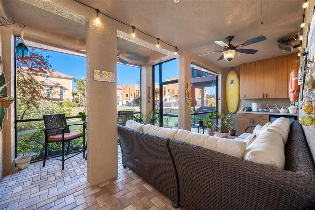 For Sale: $439,900 (3 beds, 3 baths, 2122 Square Feet)