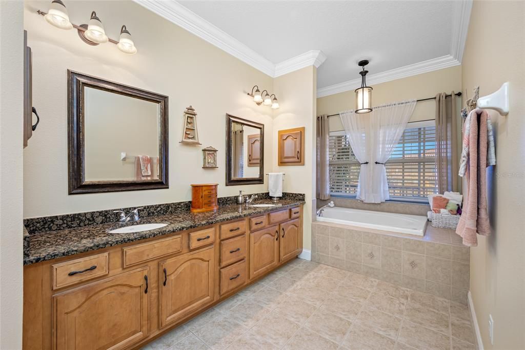 For Sale: $439,900 (3 beds, 3 baths, 2122 Square Feet)