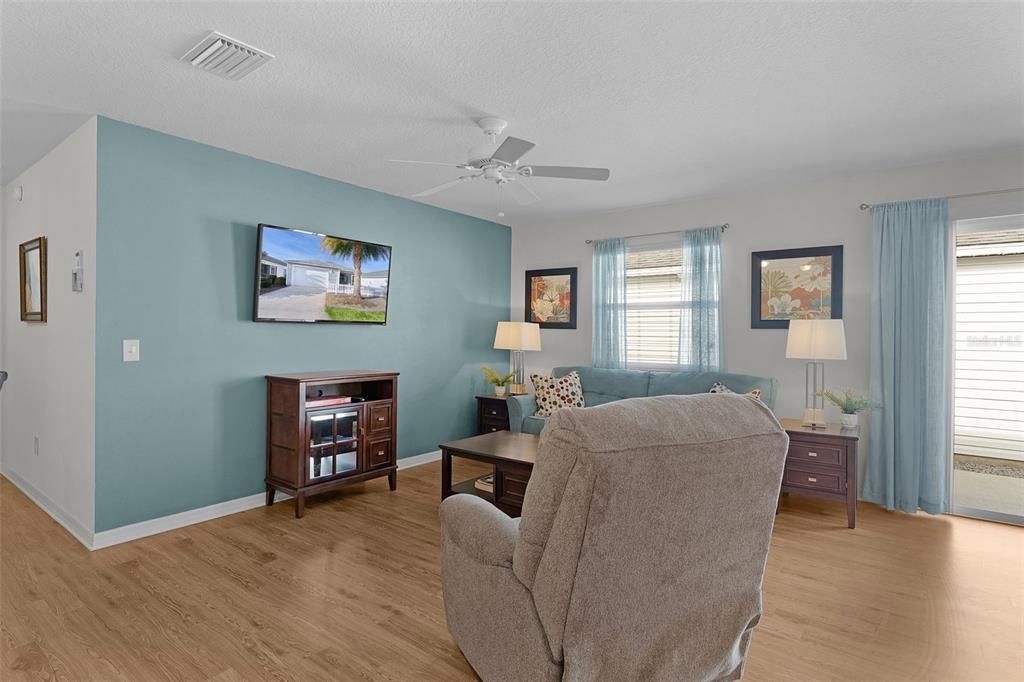 En Venta: $269,000 (2 camas, 2 baños, 1156 Pies cuadrados)