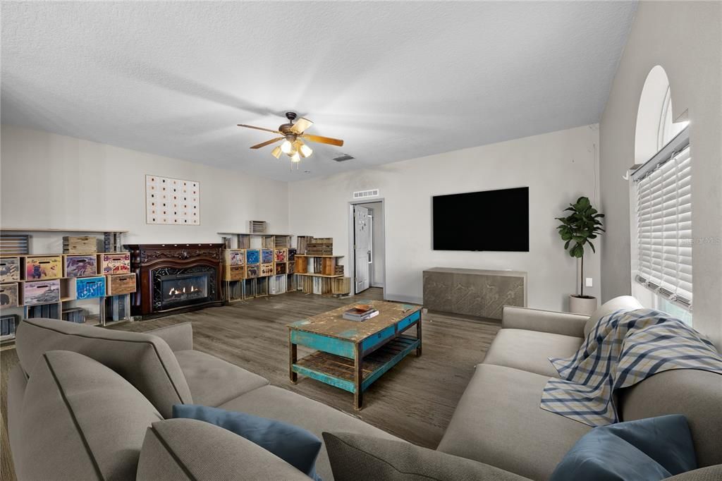 На продажу: $499,000 (5 спален, 4 ванн, 3888 Квадратных фут)