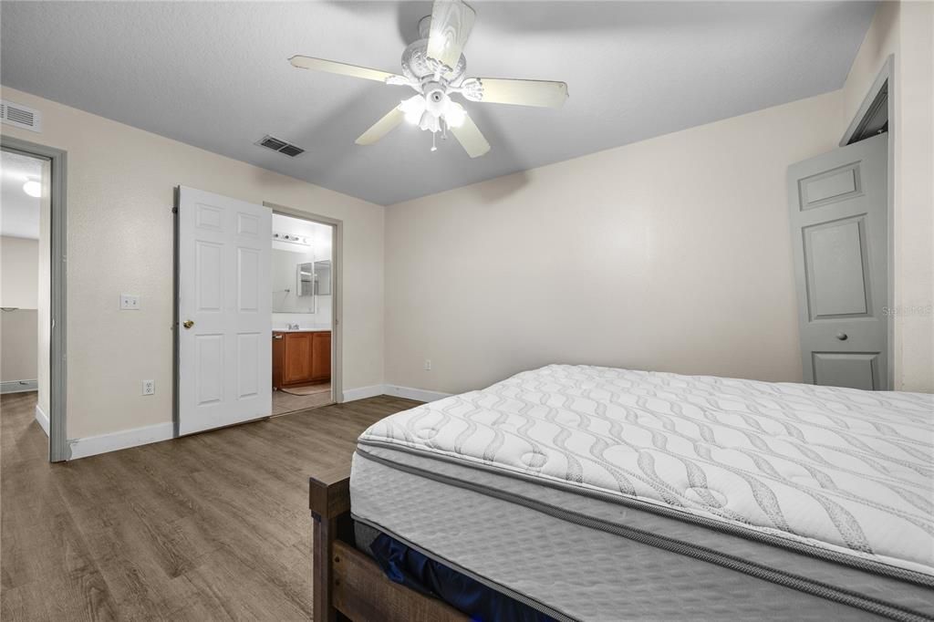 На продажу: $499,000 (5 спален, 4 ванн, 3888 Квадратных фут)