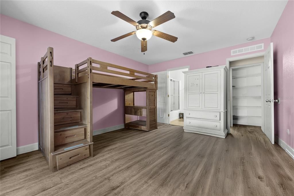 На продажу: $499,000 (5 спален, 4 ванн, 3888 Квадратных фут)