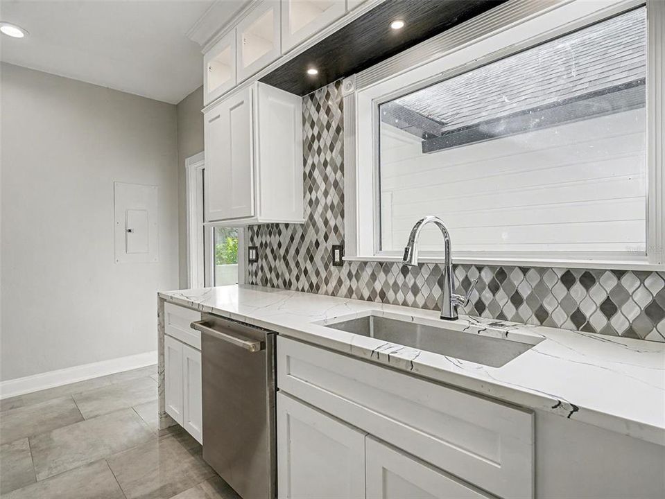 待售: $950,000 (3 贝兹, 3 浴室, 3333 平方英尺)