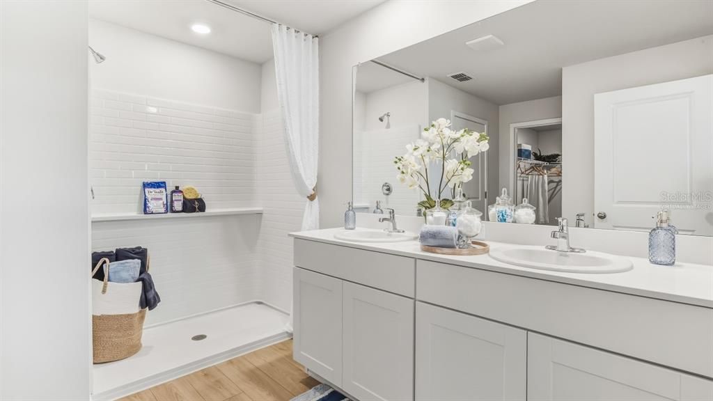 For Sale: $319,990 (4 beds, 2 baths, 1828 Square Feet)