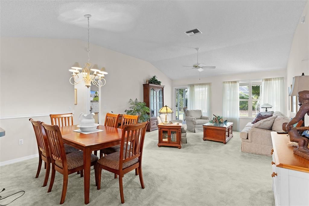 For Sale: $305,000 (2 beds, 2 baths, 1495 Square Feet)