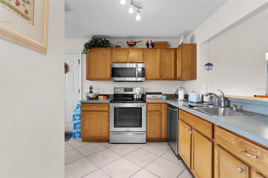 For Sale: $305,000 (2 beds, 2 baths, 1495 Square Feet)