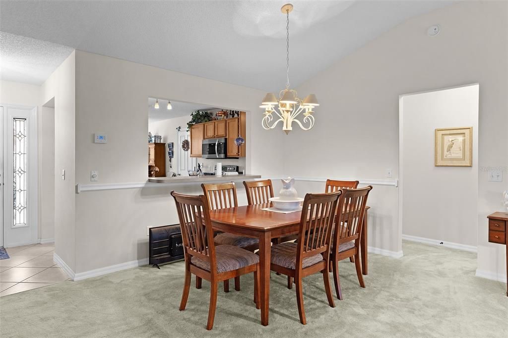 For Sale: $305,000 (2 beds, 2 baths, 1495 Square Feet)