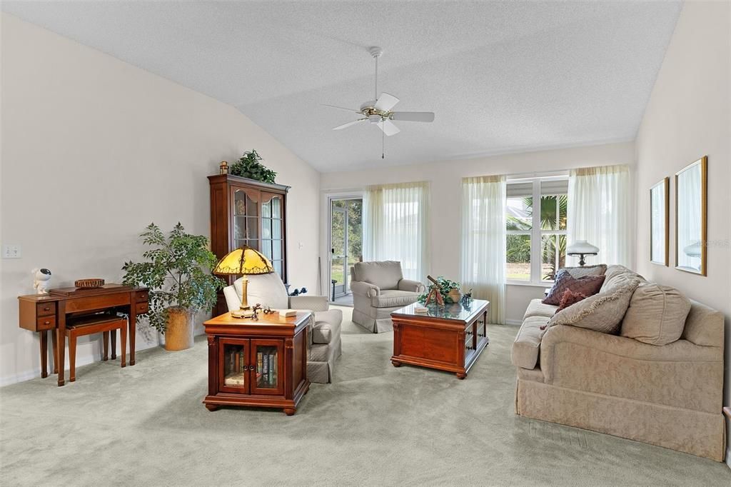 For Sale: $305,000 (2 beds, 2 baths, 1495 Square Feet)