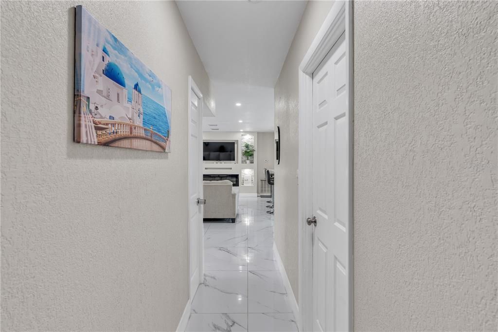 待售: $430,000 (4 贝兹, 3 浴室, 1320 平方英尺)