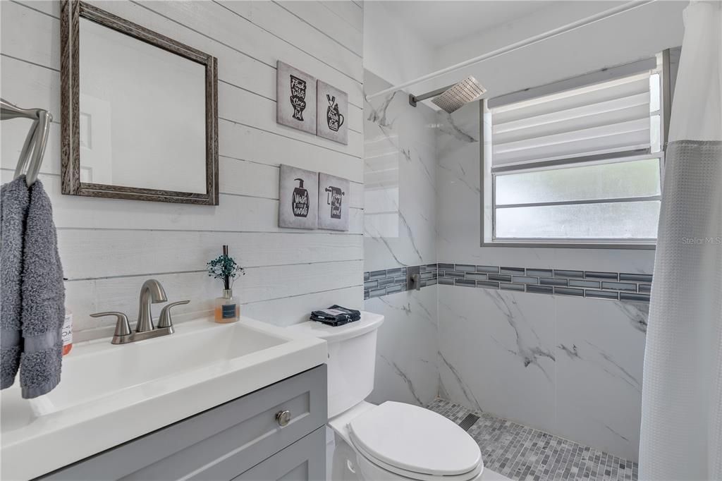 待售: $430,000 (4 贝兹, 3 浴室, 1320 平方英尺)