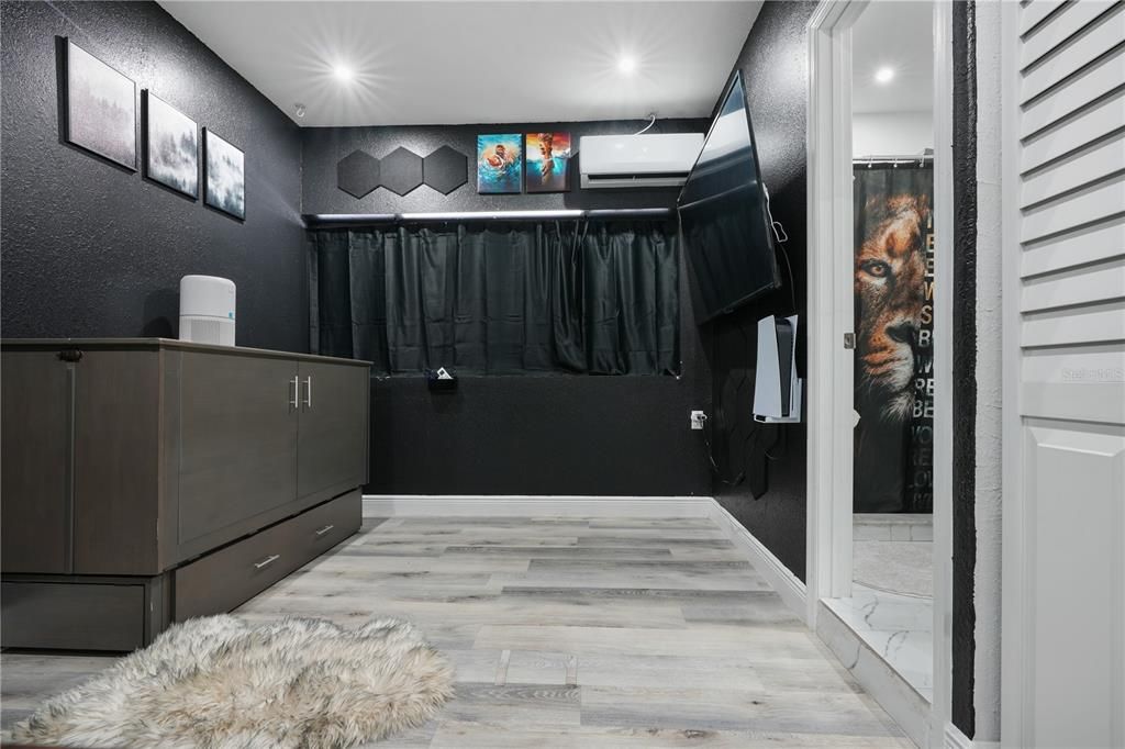 待售: $430,000 (4 贝兹, 3 浴室, 1320 平方英尺)