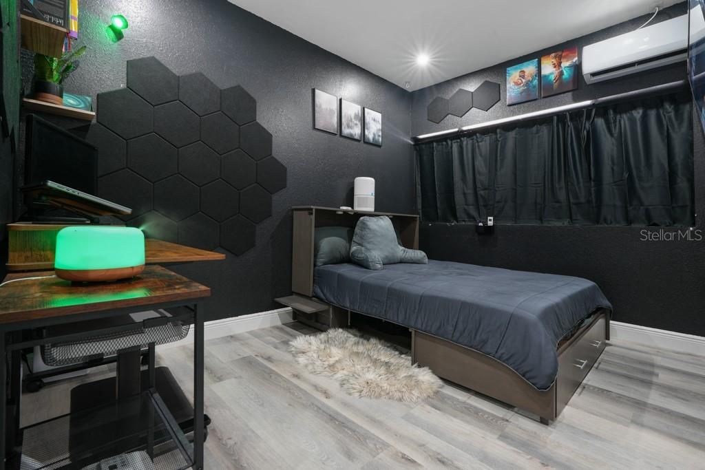 待售: $430,000 (4 贝兹, 3 浴室, 1320 平方英尺)