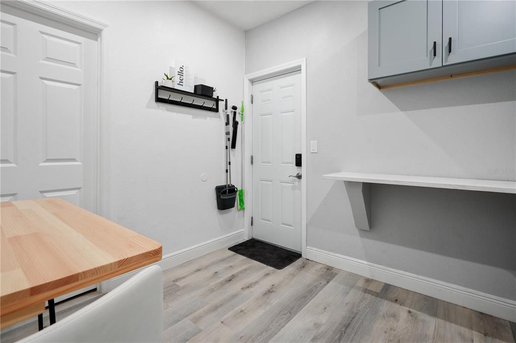 待售: $430,000 (4 贝兹, 3 浴室, 1320 平方英尺)