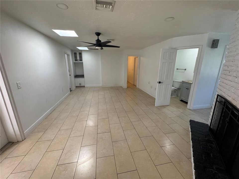 For Rent: $3,500 (5 beds, 3 baths, 2500 Square Feet)