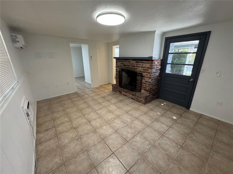 For Rent: $3,500 (5 beds, 3 baths, 2500 Square Feet)