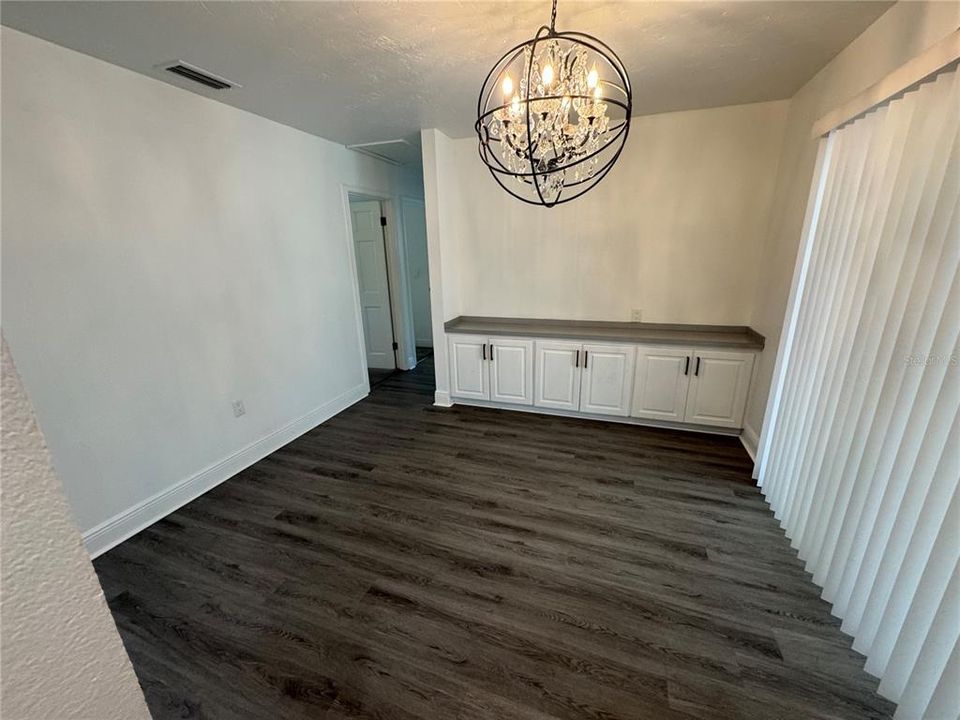 For Rent: $3,500 (5 beds, 3 baths, 2500 Square Feet)