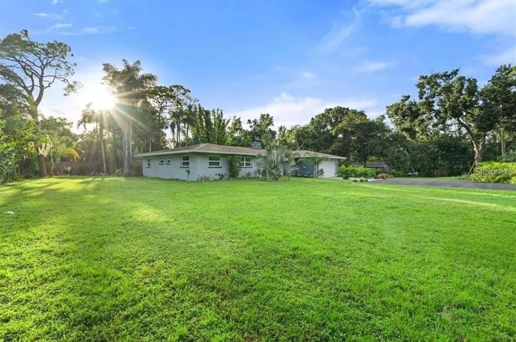 For Rent: $3,500 (5 beds, 3 baths, 2500 Square Feet)