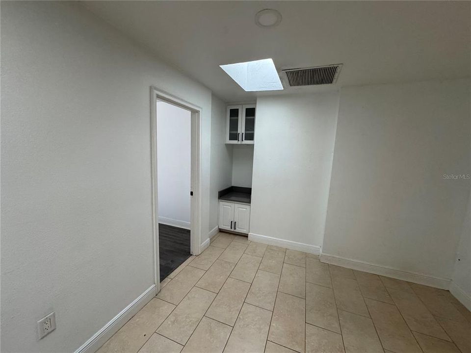 For Rent: $3,500 (5 beds, 3 baths, 2500 Square Feet)