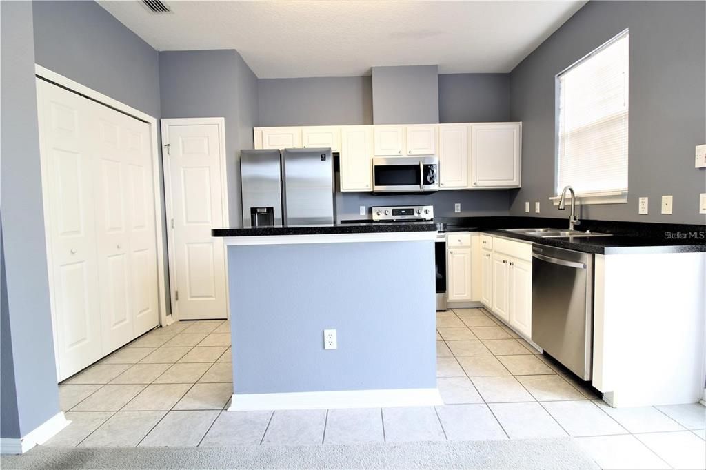 For Rent: $2,350 (2 beds, 2 baths, 1360 Square Feet)
