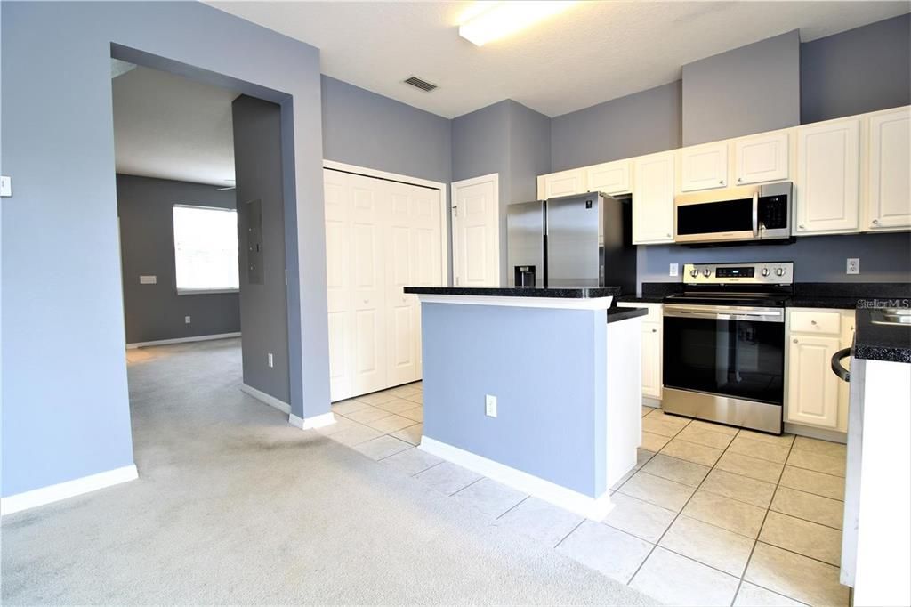 For Rent: $2,350 (2 beds, 2 baths, 1360 Square Feet)