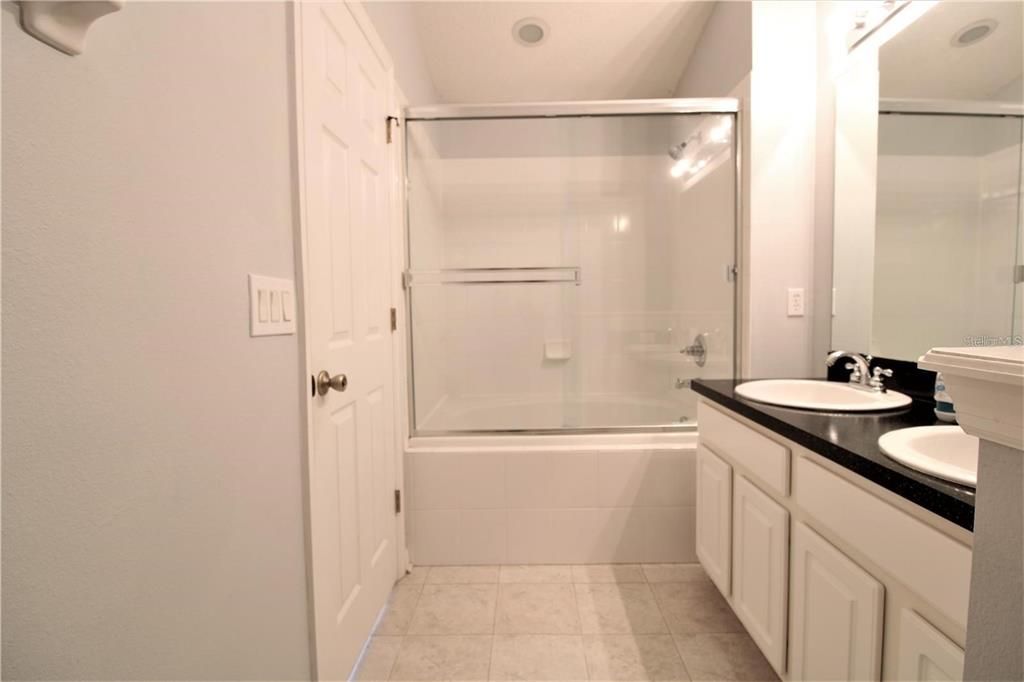 For Rent: $2,350 (2 beds, 2 baths, 1360 Square Feet)
