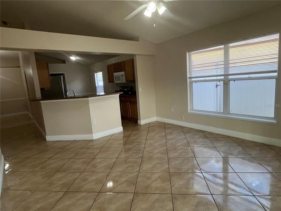 For Rent: $2,250 (4 beds, 2 baths, 1874 Square Feet)