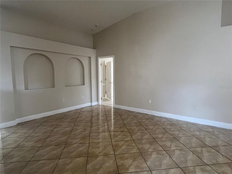 For Rent: $2,250 (4 beds, 2 baths, 1874 Square Feet)