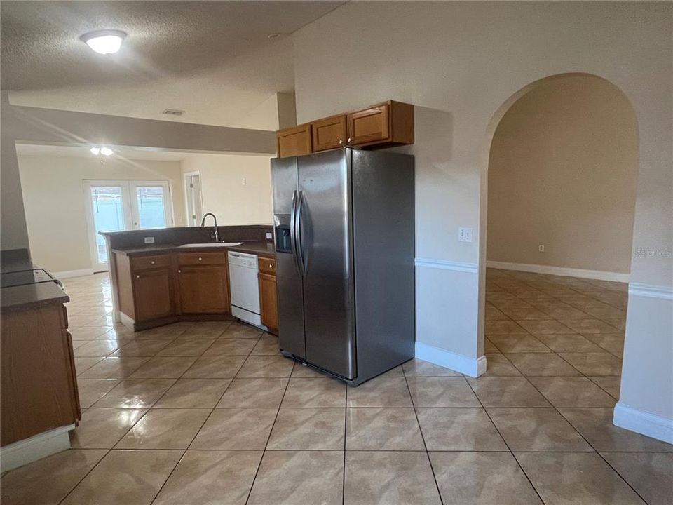 For Rent: $2,250 (4 beds, 2 baths, 1874 Square Feet)